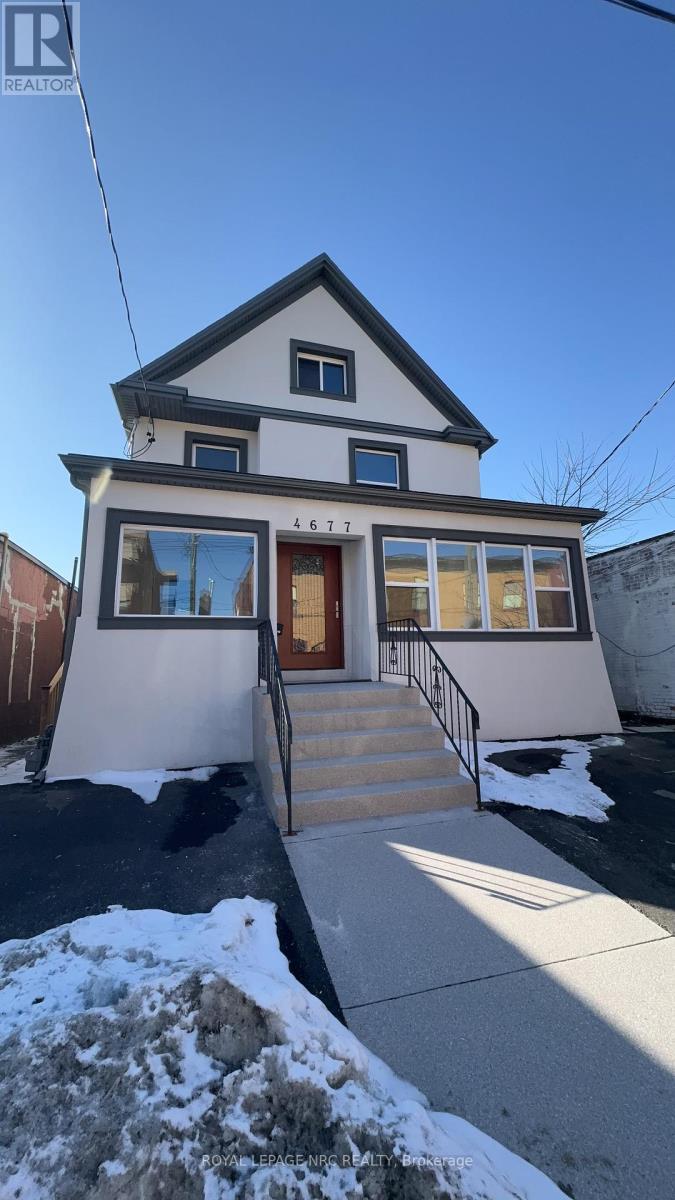 












4677 CRYSLER AVENUE

,
Niagara Falls (Downtown),




Ontario
L2E3V7

