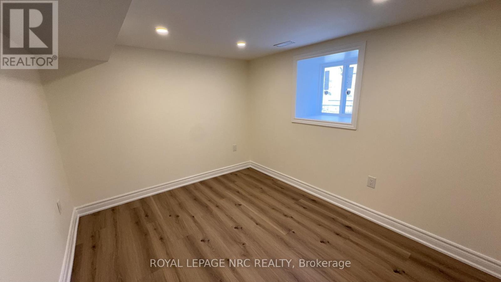 












4677 CRYSLER AVENUE

,
Niagara Falls (Downtown),




Ontario
L2E3V7

