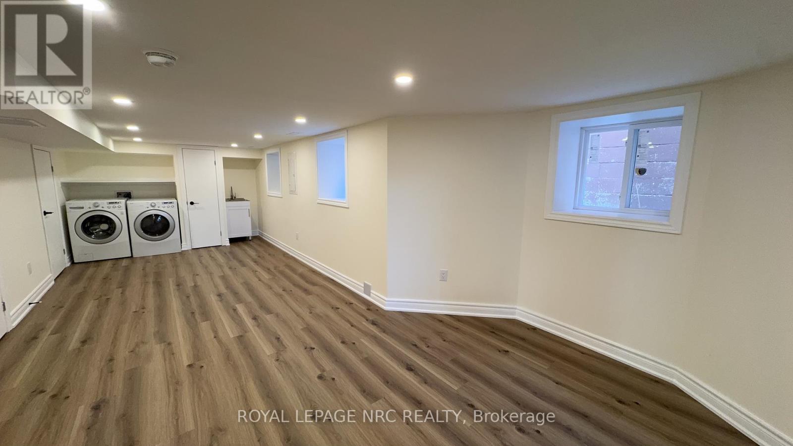 












4677 CRYSLER AVENUE

,
Niagara Falls (Downtown),




Ontario
L2E3V7

