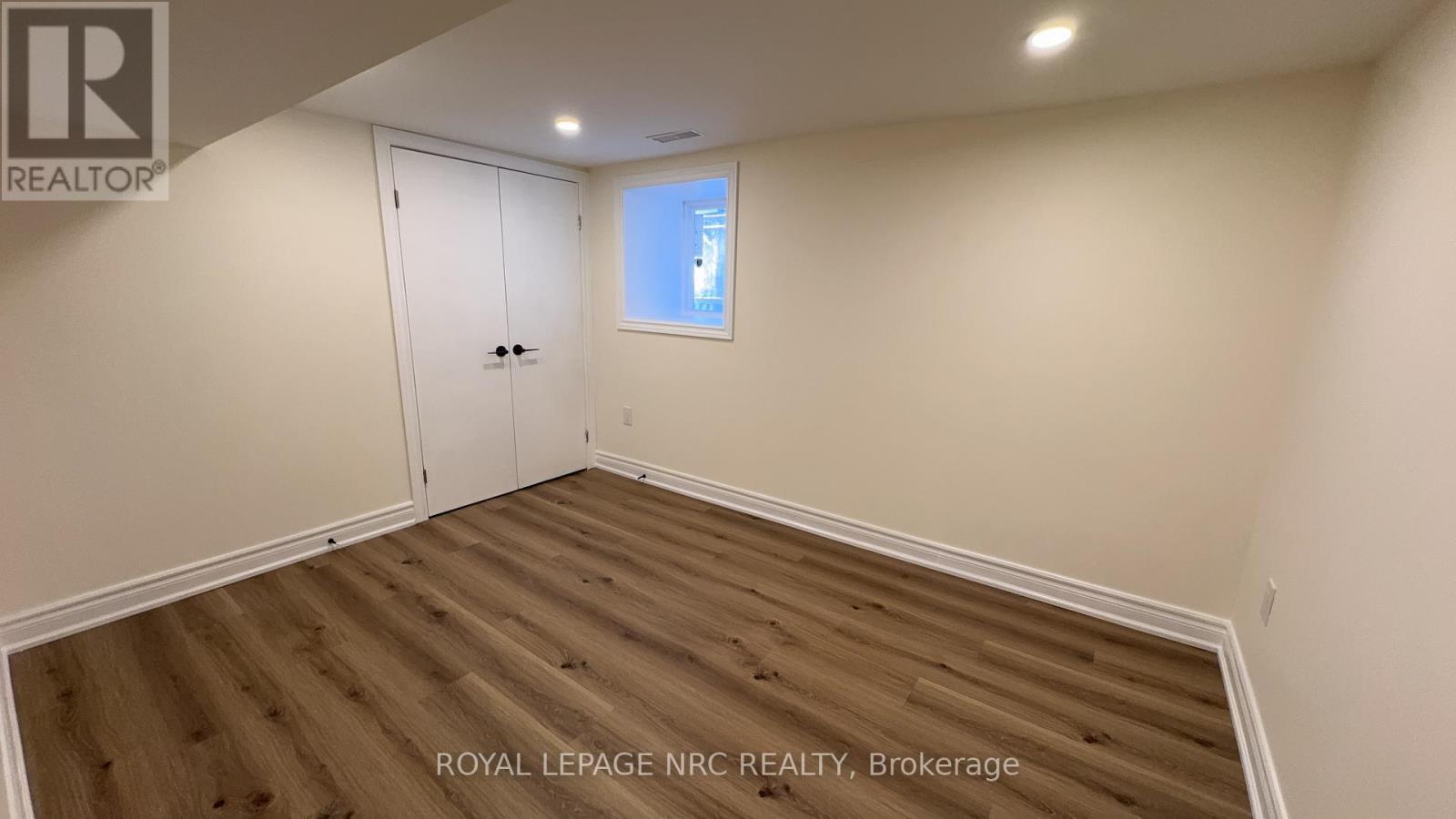 












4677 CRYSLER AVENUE

,
Niagara Falls (Downtown),




Ontario
L2E3V7

