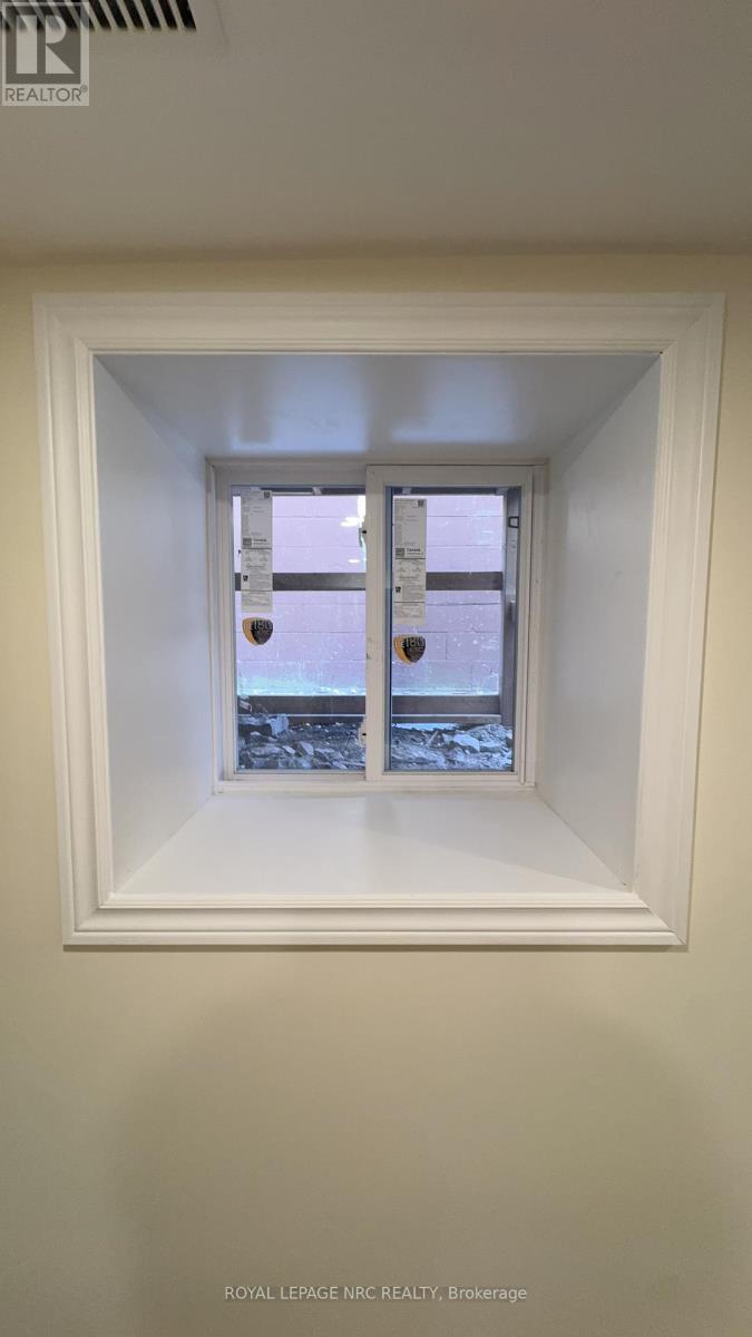 












4677 CRYSLER AVENUE

,
Niagara Falls (Downtown),




Ontario
L2E3V7

