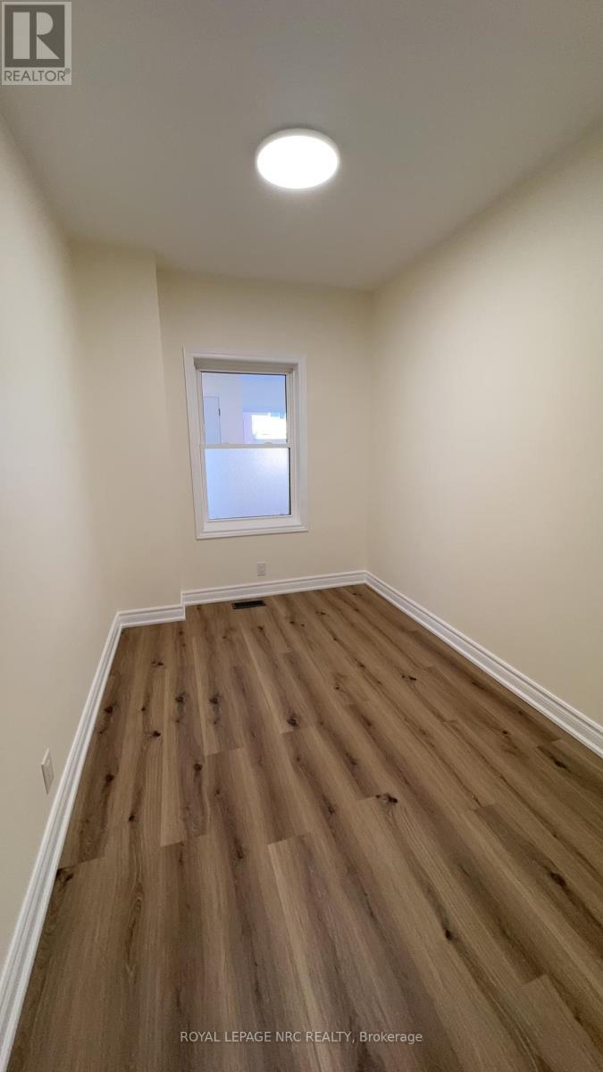 












4677 CRYSLER AVENUE

,
Niagara Falls (Downtown),




Ontario
L2E3V7

