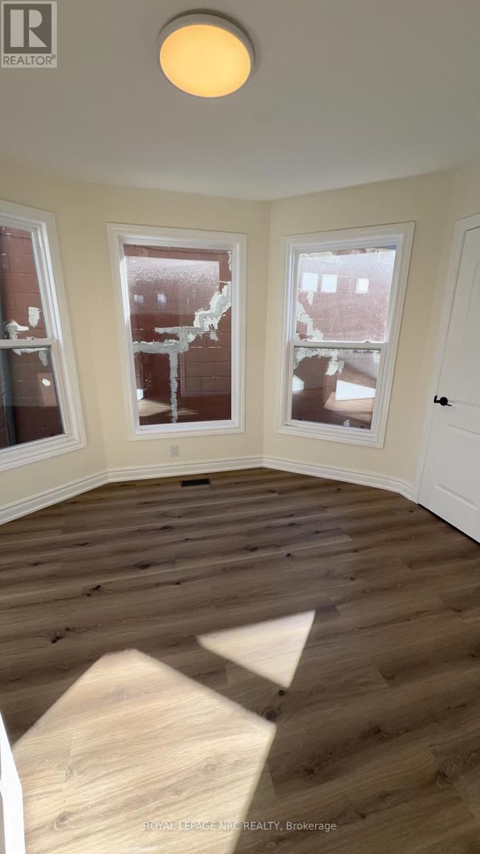 












4677 CRYSLER AVENUE

,
Niagara Falls (Downtown),




Ontario
L2E3V7

