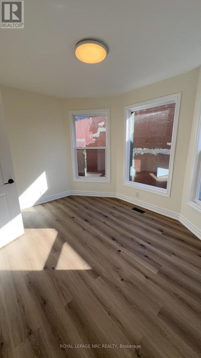 












4677 CRYSLER AVENUE

,
Niagara Falls (Downtown),




Ontario
L2E3V7

