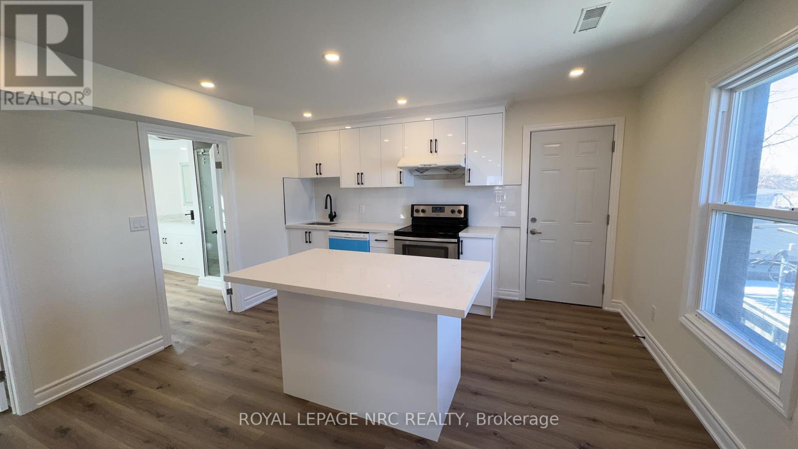 












4677 CRYSLER AVENUE

,
Niagara Falls (Downtown),




Ontario
L2E3V7

