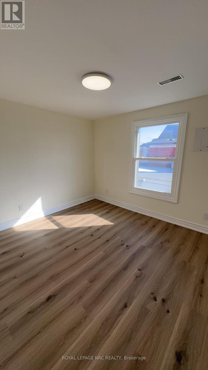 












4677 CRYSLER AVENUE

,
Niagara Falls (Downtown),




Ontario
L2E3V7

