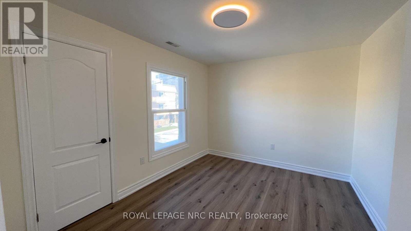 












4677 CRYSLER AVENUE

,
Niagara Falls (Downtown),




Ontario
L2E3V7

