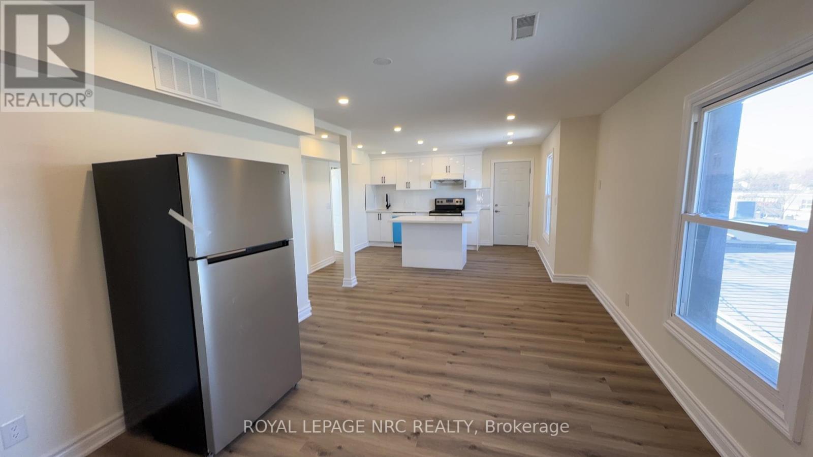 












4677 CRYSLER AVENUE

,
Niagara Falls (Downtown),




Ontario
L2E3V7

