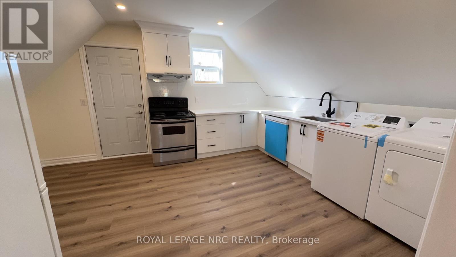 












4677 CRYSLER AVENUE

,
Niagara Falls (Downtown),




Ontario
L2E3V7

