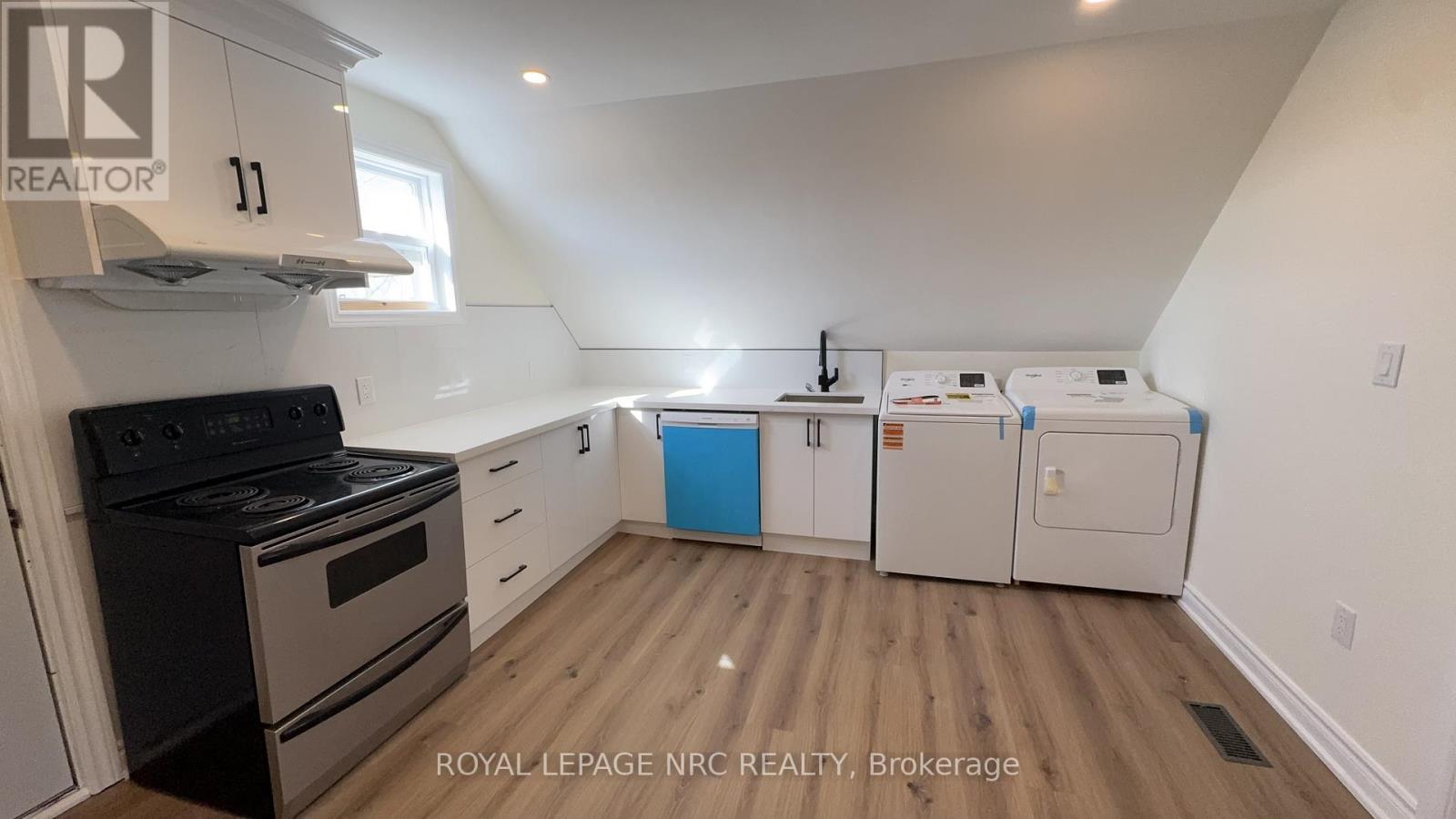 












4677 CRYSLER AVENUE

,
Niagara Falls (Downtown),




Ontario
L2E3V7

