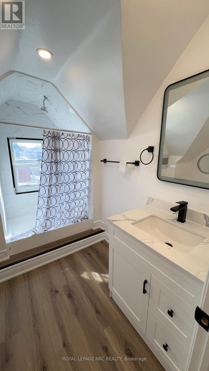 












4677 CRYSLER AVENUE

,
Niagara Falls (Downtown),




Ontario
L2E3V7

