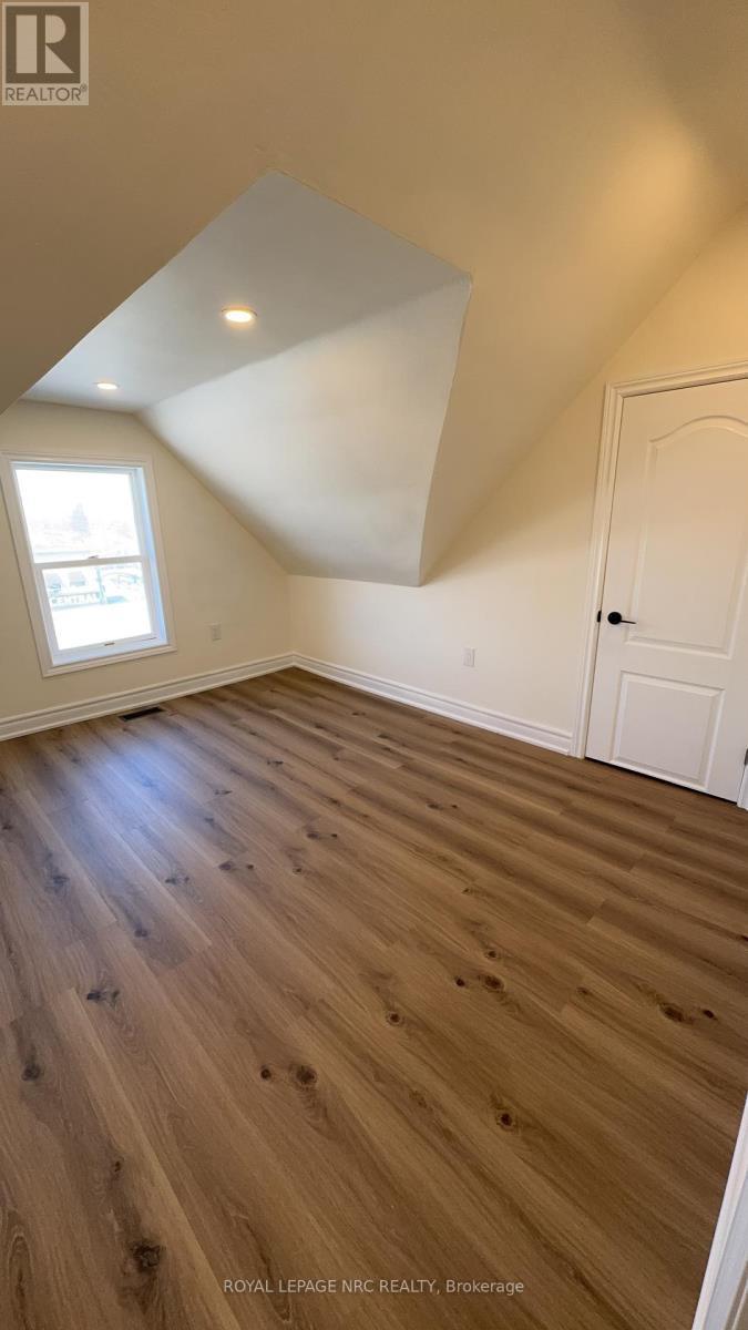 












4677 CRYSLER AVENUE

,
Niagara Falls (Downtown),




Ontario
L2E3V7

