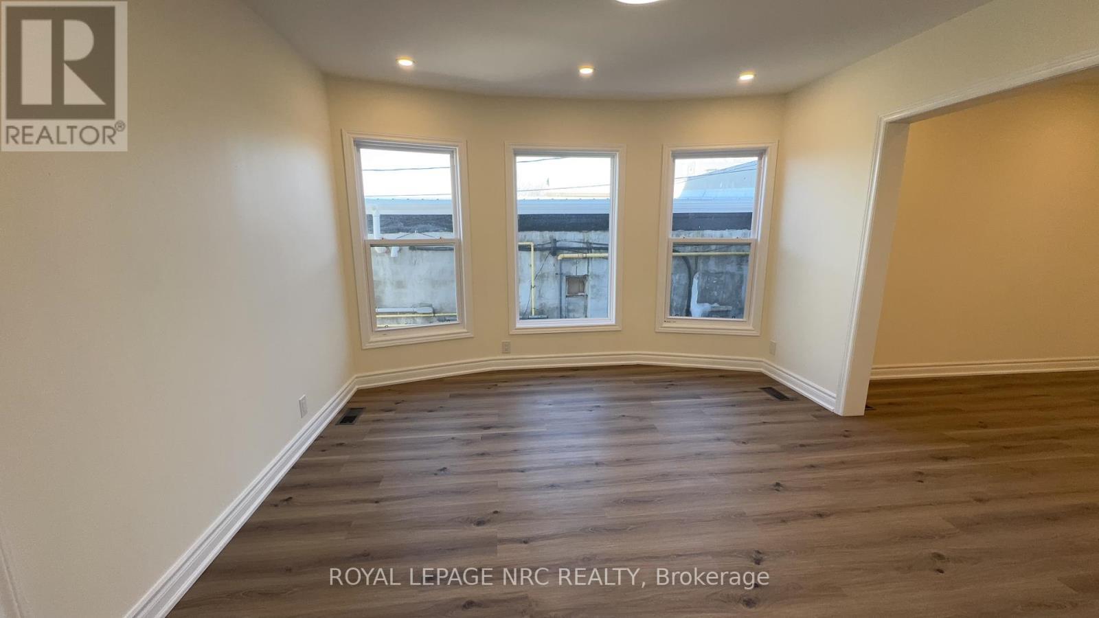 












4677 CRYSLER AVENUE

,
Niagara Falls (Downtown),




Ontario
L2E3V7

