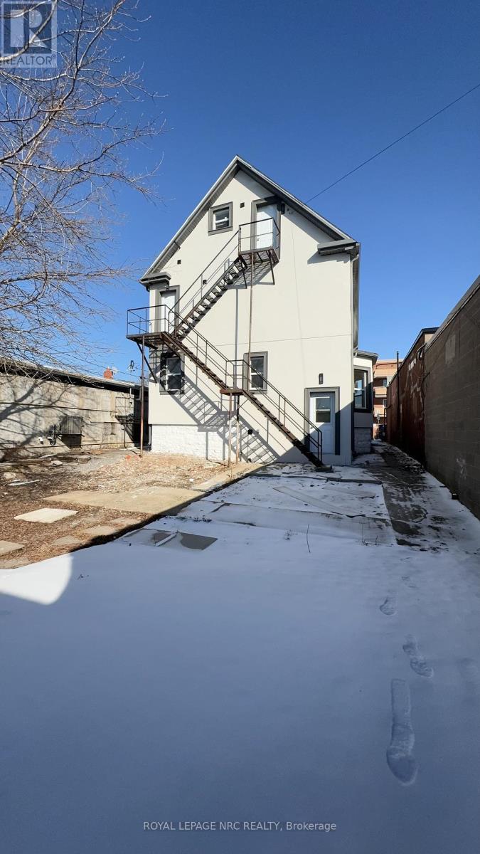 












4677 CRYSLER AVENUE

,
Niagara Falls (Downtown),




Ontario
L2E3V7

