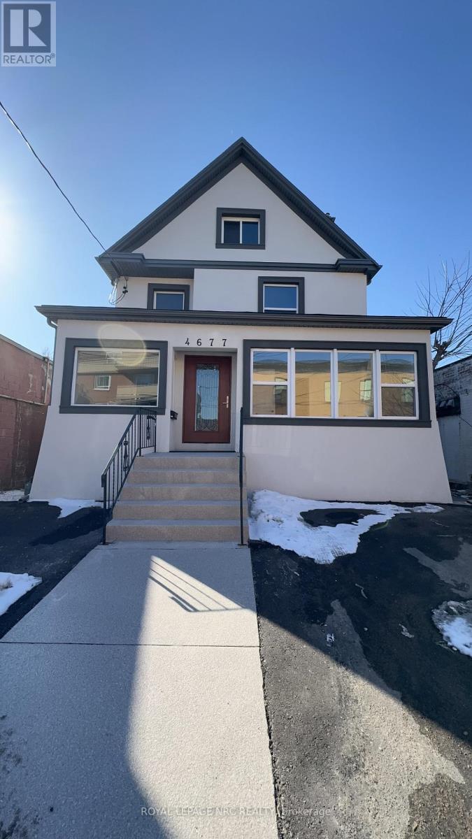 












4677 CRYSLER AVENUE

,
Niagara Falls (Downtown),




Ontario
L2E3V7

