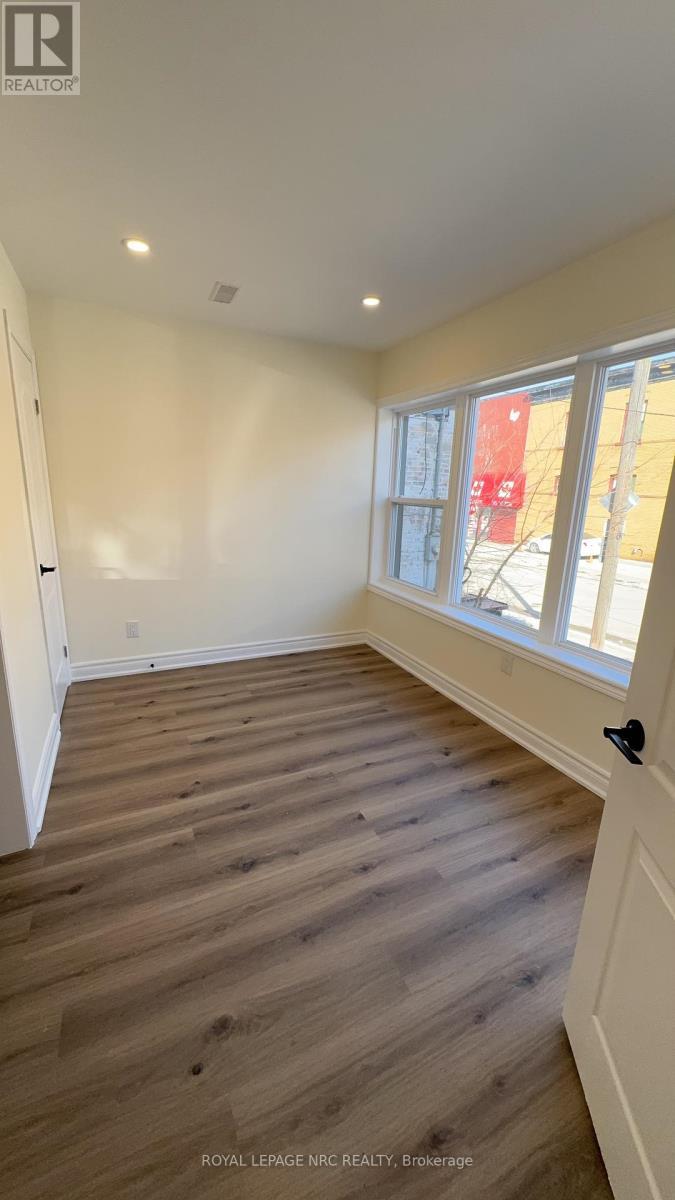 












4677 CRYSLER AVENUE

,
Niagara Falls (Downtown),




Ontario
L2E3V7

