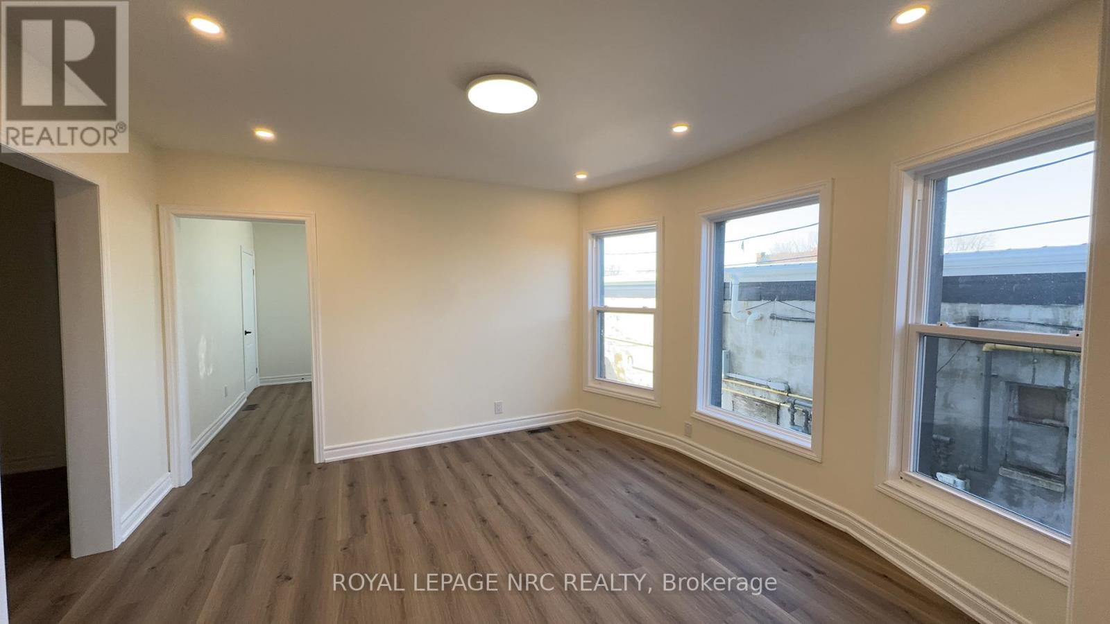 












4677 CRYSLER AVENUE

,
Niagara Falls (Downtown),




Ontario
L2E3V7

