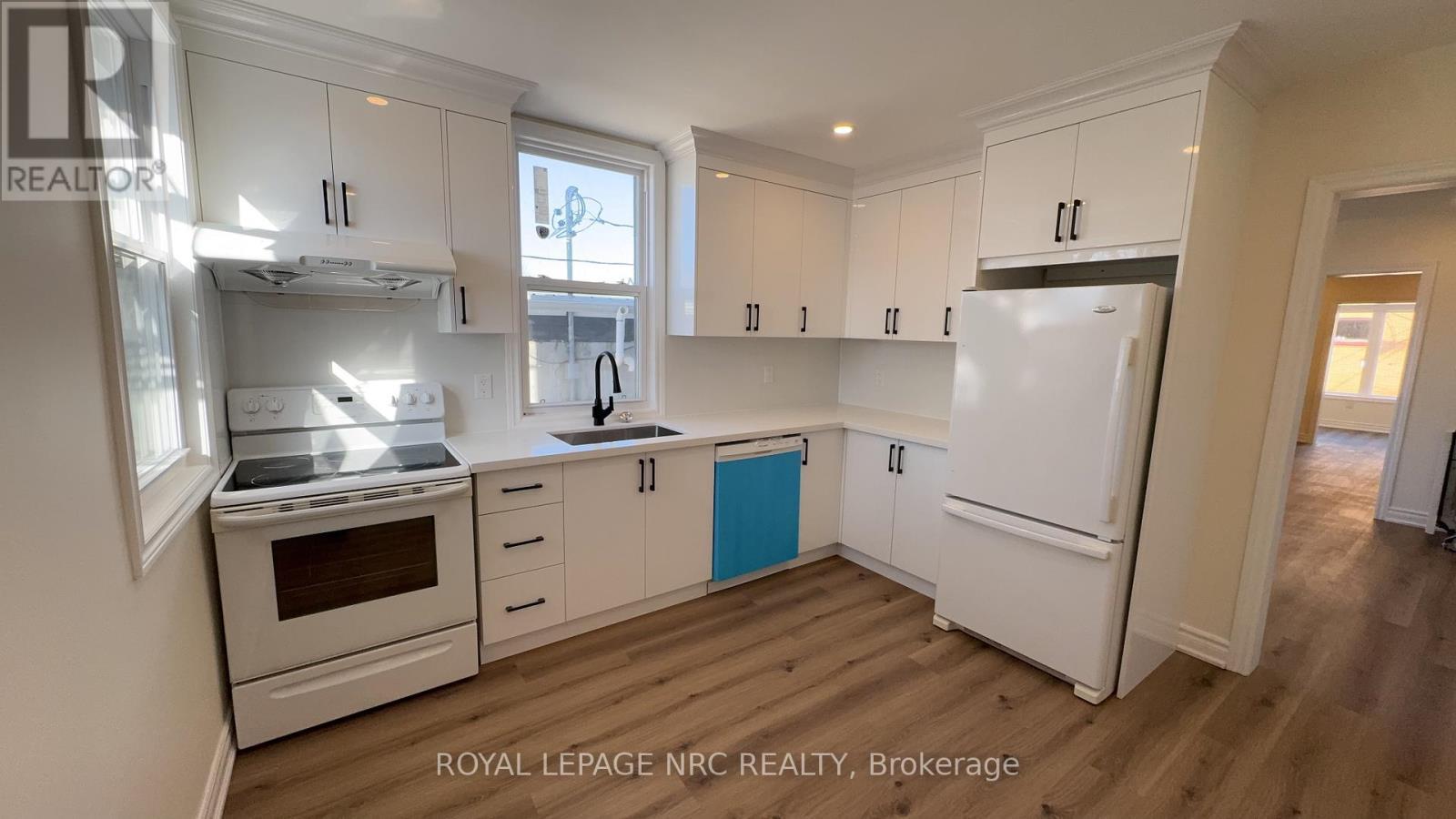 












4677 CRYSLER AVENUE

,
Niagara Falls (Downtown),




Ontario
L2E3V7

