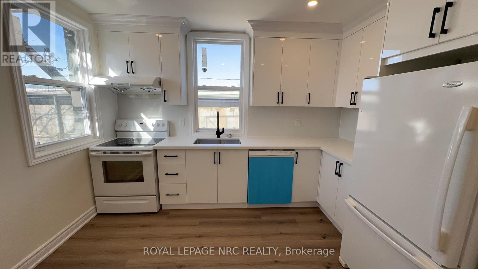 












4677 CRYSLER AVENUE

,
Niagara Falls (Downtown),




Ontario
L2E3V7

