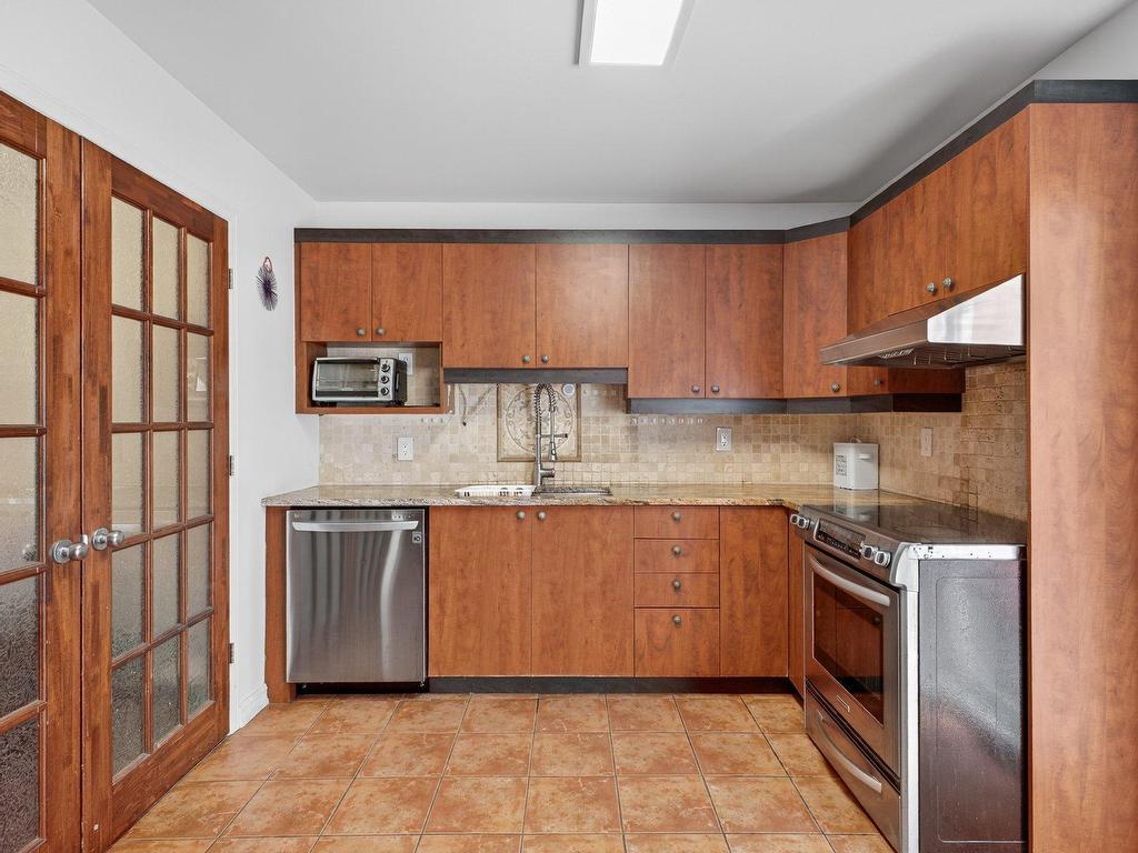 









6796Z


23e Avenue

,
Rosemont/La Petite-Patrie (Montréal),




QC
H1T4C5

