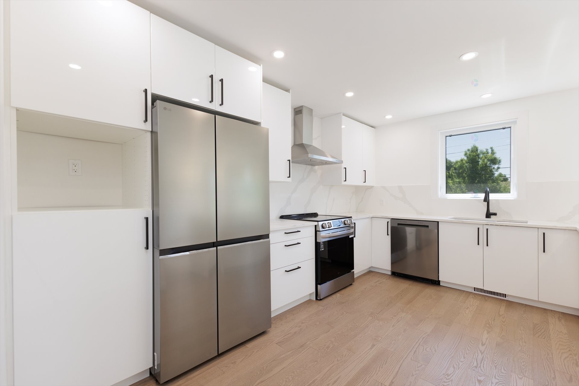 









17122


Boul. Brunswick

,
Kirkland,




QC
H9J1K8

