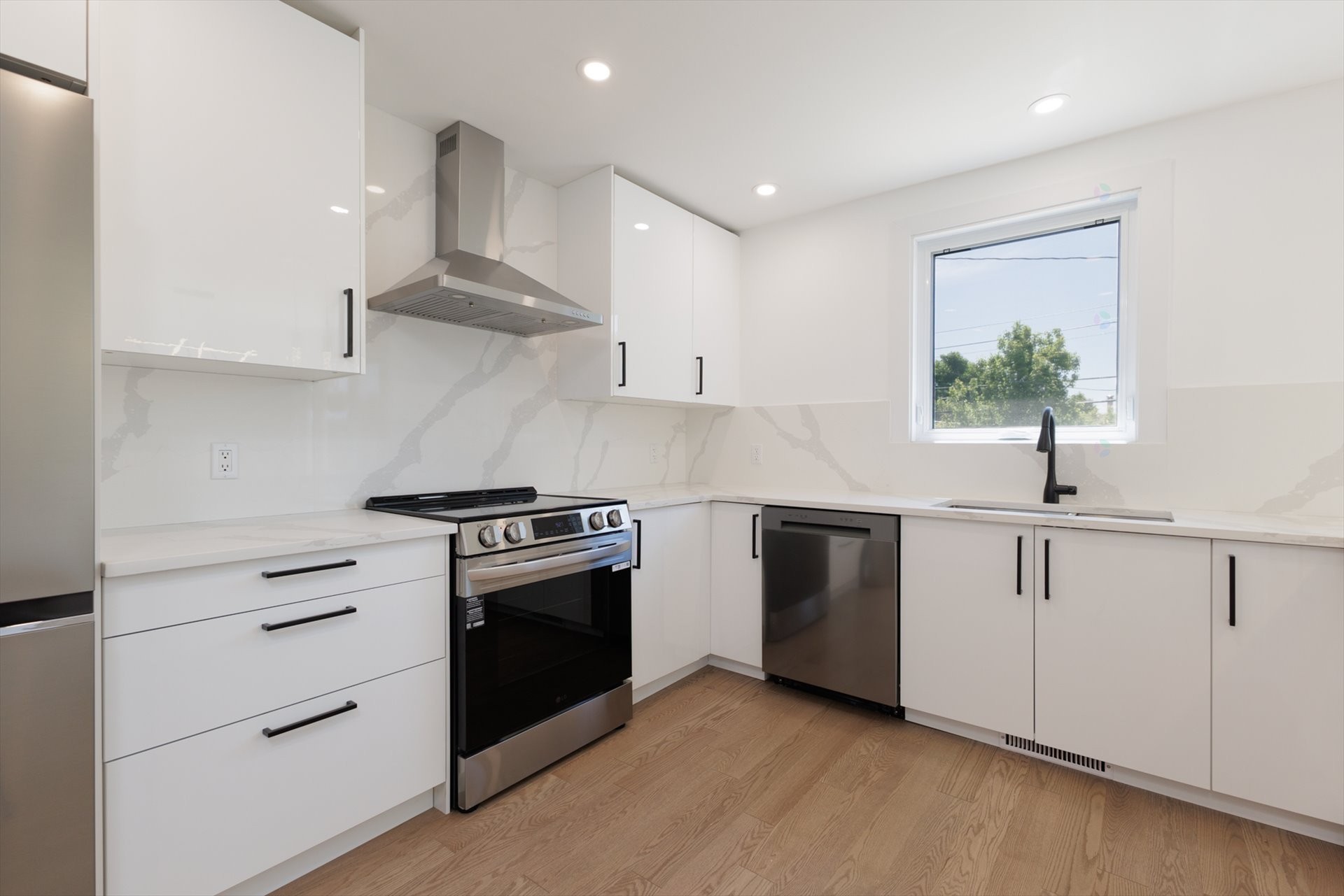 









17122


Boul. Brunswick

,
Kirkland,




QC
H9J1K8

