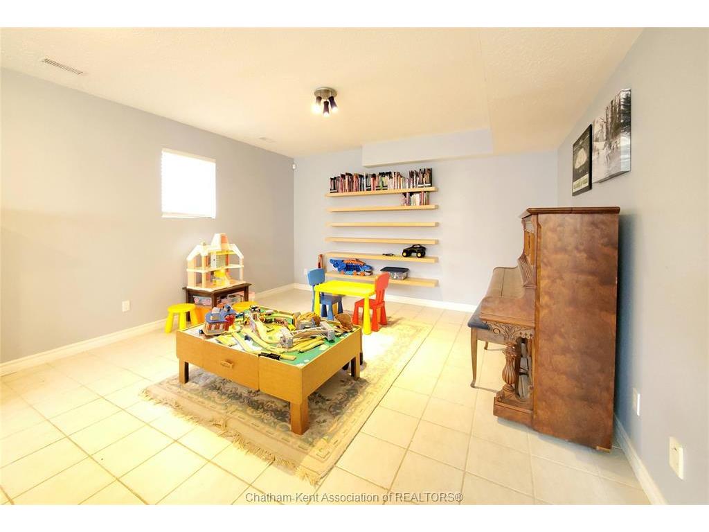 









147


Garden

Path,
Chatham,




ON
N7L 5M3

