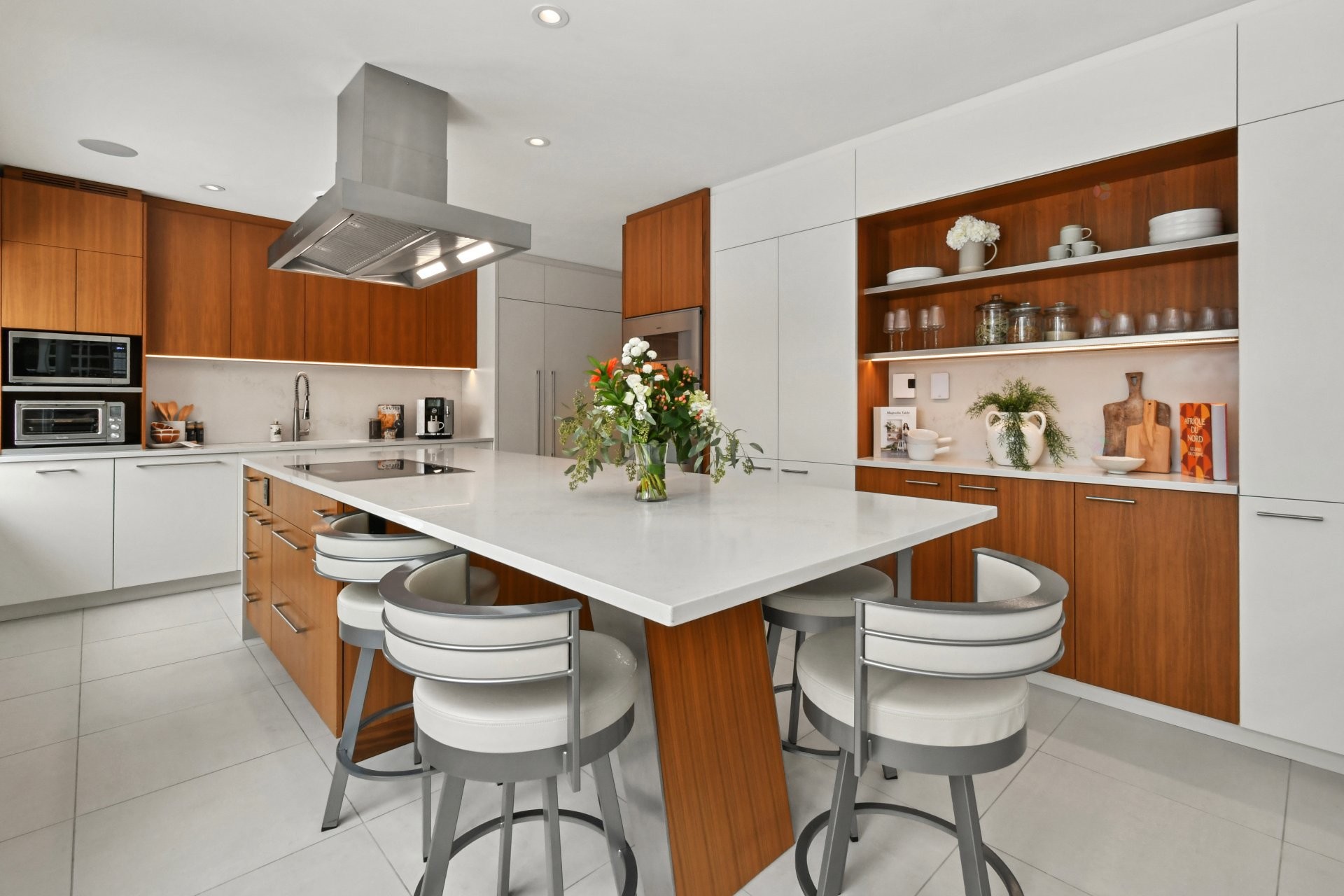 









1670


Ch. Markham

,
Mont-Royal,




QC
H3P3B2

