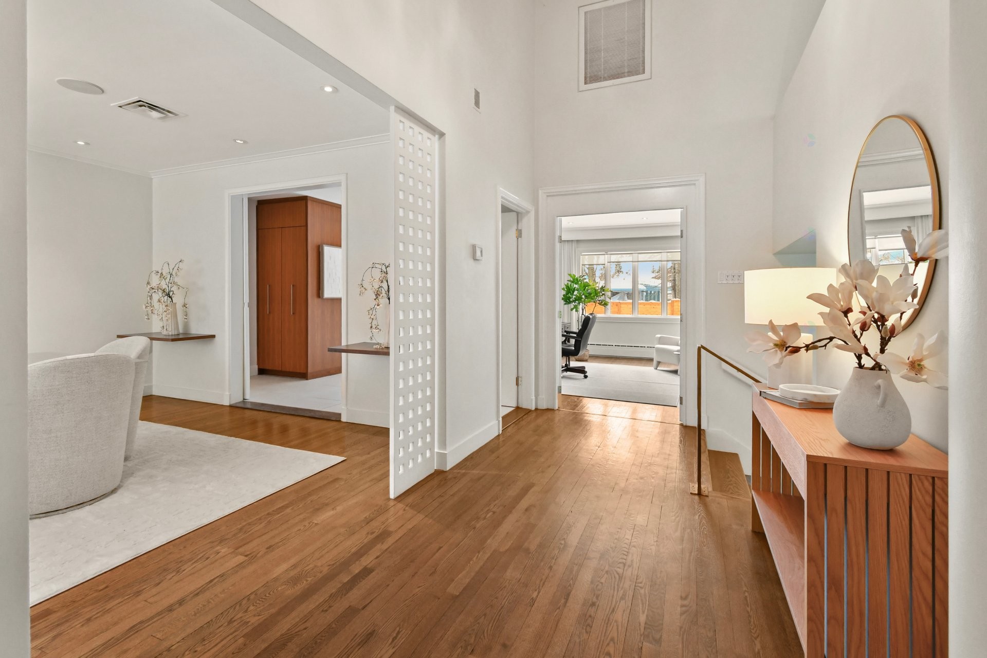 









1670


Ch. Markham

,
Mont-Royal,




QC
H3P3B2

