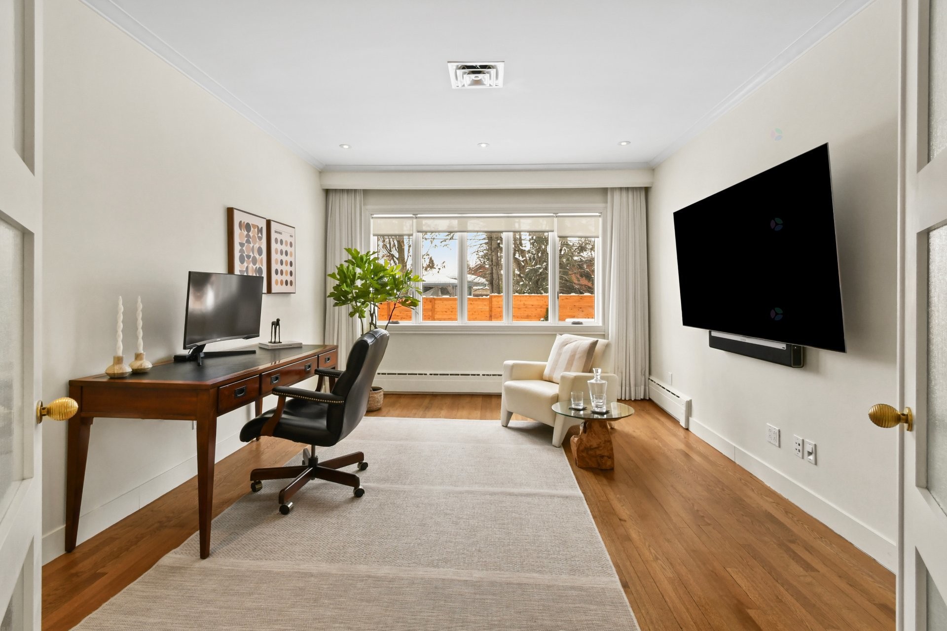 









1670


Ch. Markham

,
Mont-Royal,




QC
H3P3B2

