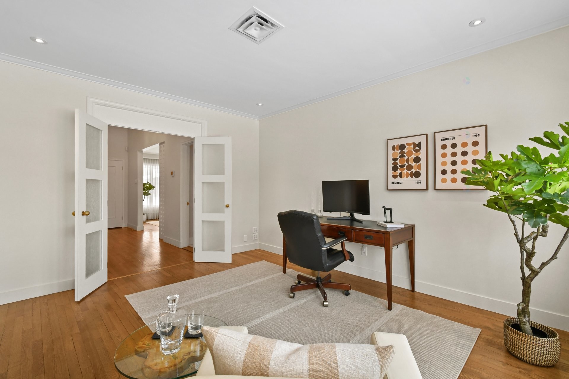 









1670


Ch. Markham

,
Mont-Royal,




QC
H3P3B2

