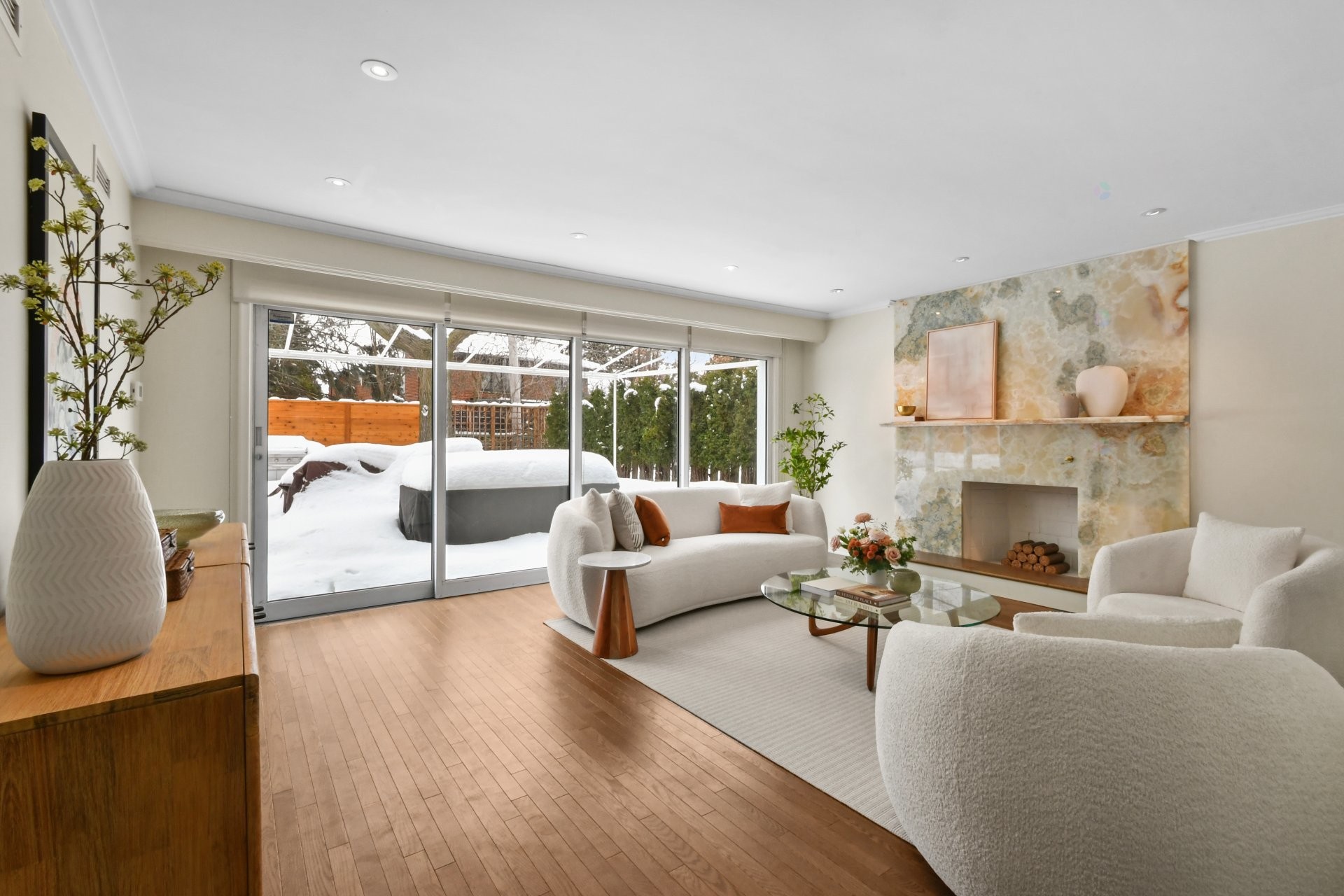 









1670


Ch. Markham

,
Mont-Royal,




QC
H3P3B2

