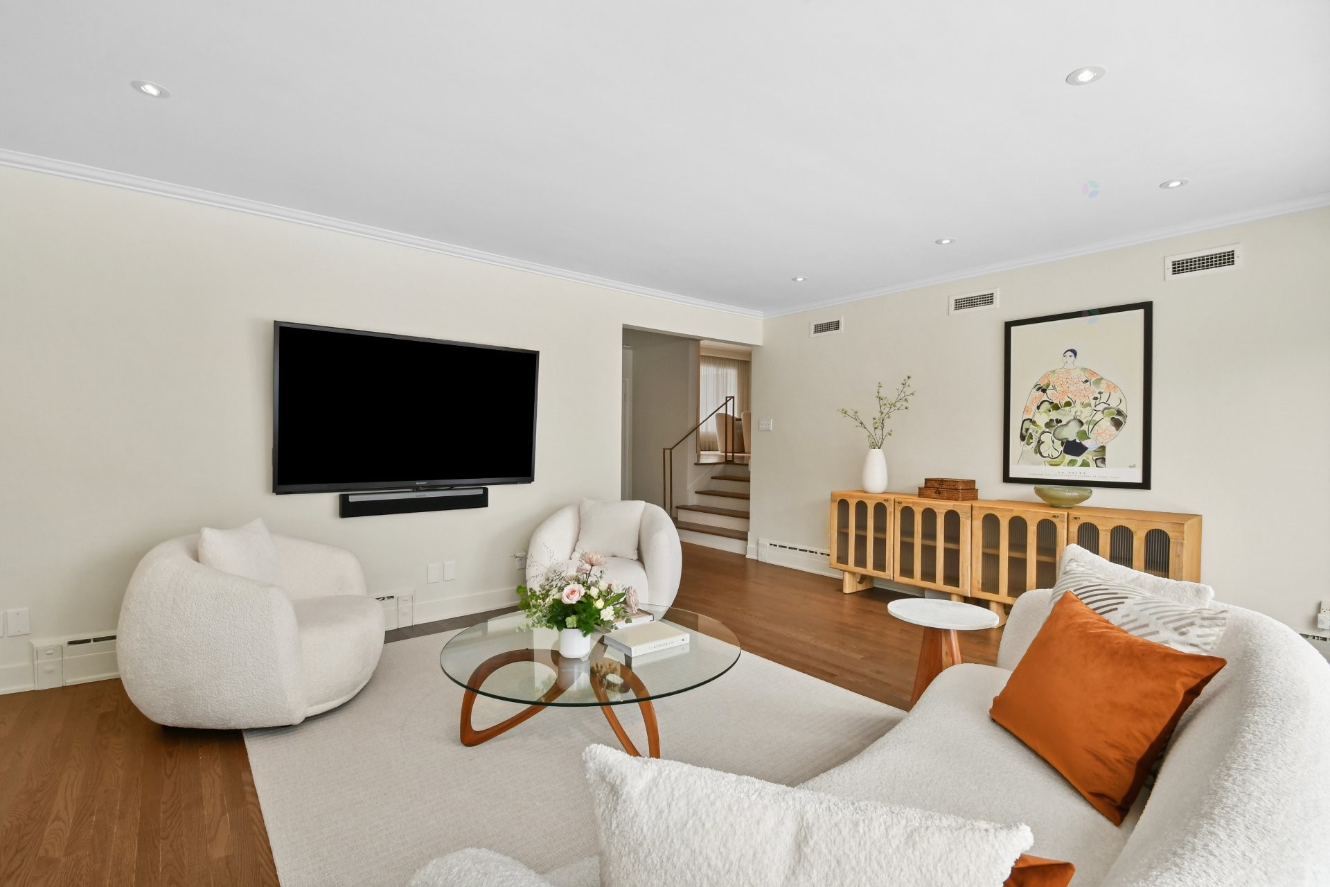 









1670


Ch. Markham

,
Mont-Royal,




QC
H3P3B2

