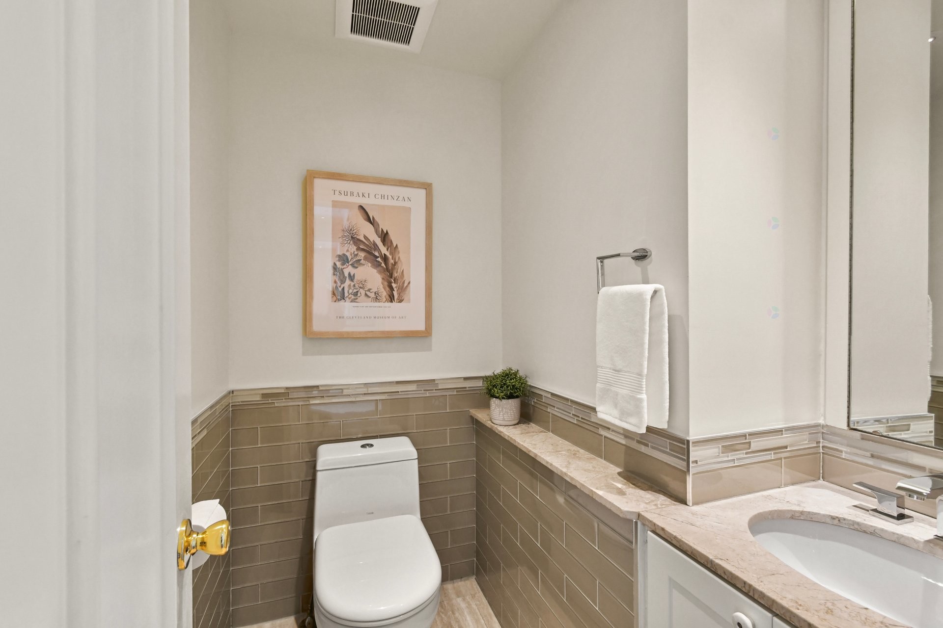 









1670


Ch. Markham

,
Mont-Royal,




QC
H3P3B2

