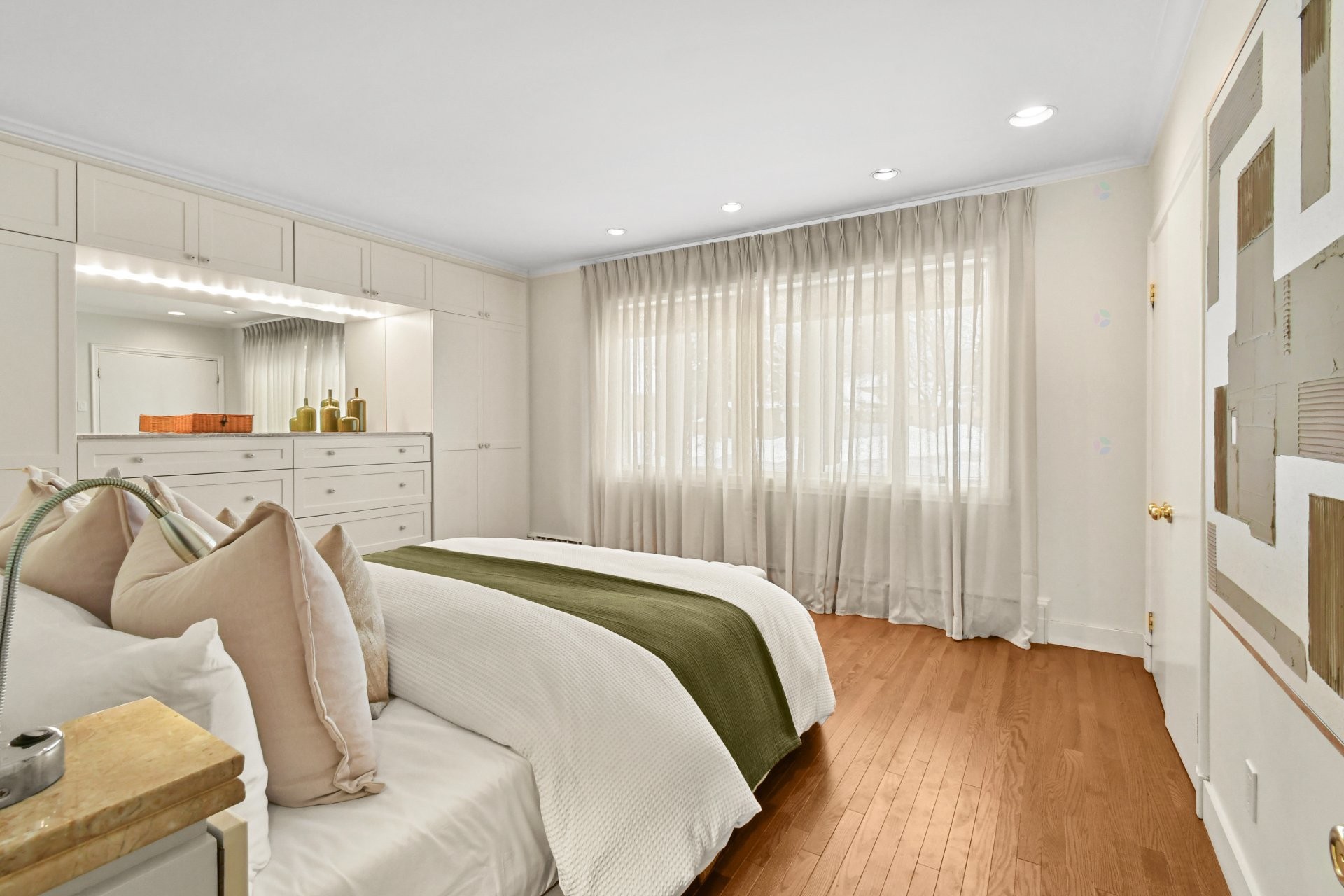 









1670


Ch. Markham

,
Mont-Royal,




QC
H3P3B2

