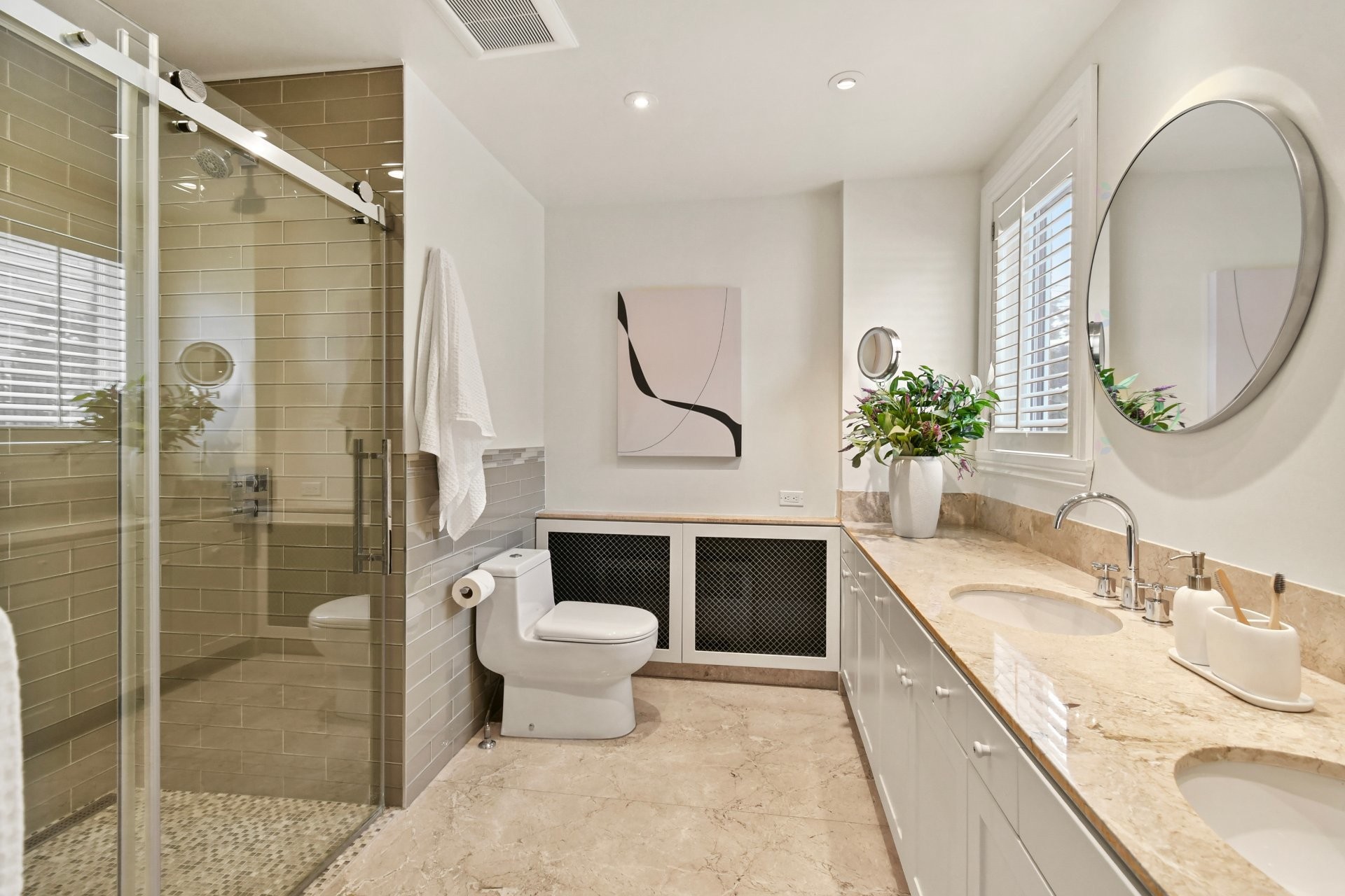 









1670


Ch. Markham

,
Mont-Royal,




QC
H3P3B2

