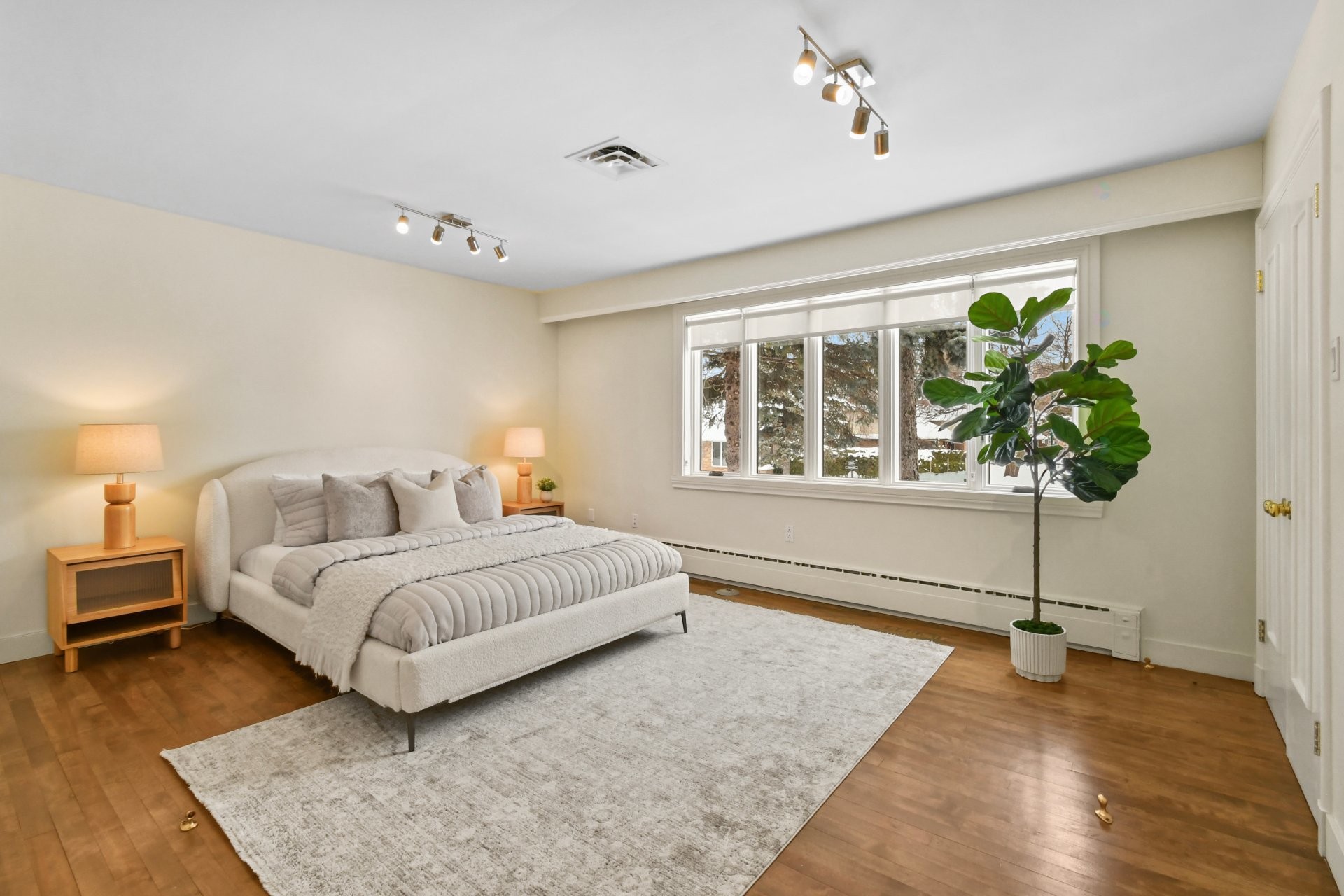 









1670


Ch. Markham

,
Mont-Royal,




QC
H3P3B2

