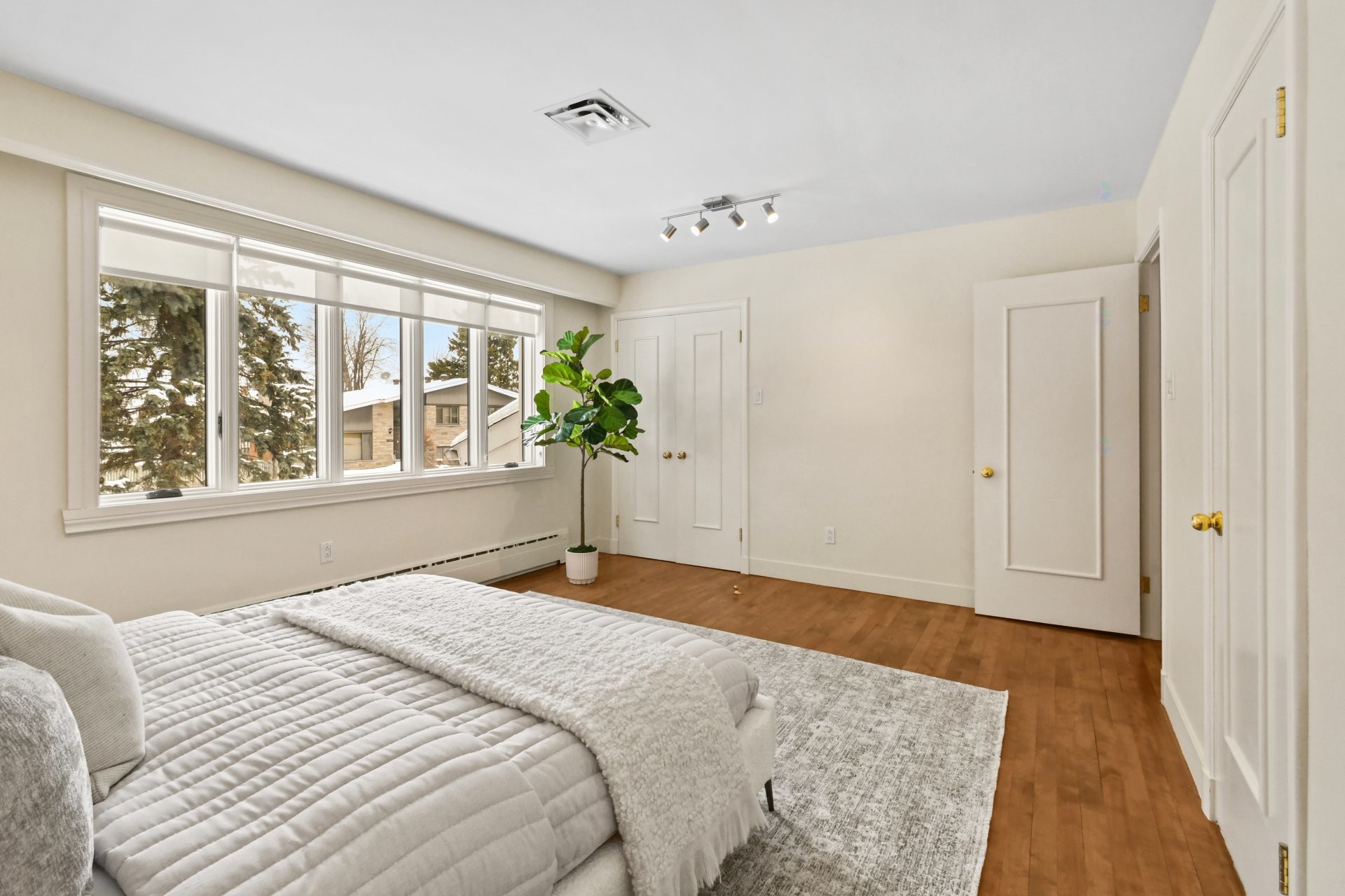 









1670


Ch. Markham

,
Mont-Royal,




QC
H3P3B2

