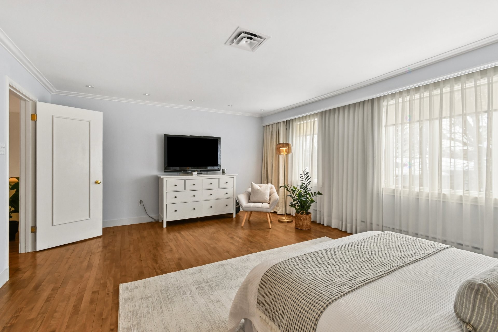 









1670


Ch. Markham

,
Mont-Royal,




QC
H3P3B2

