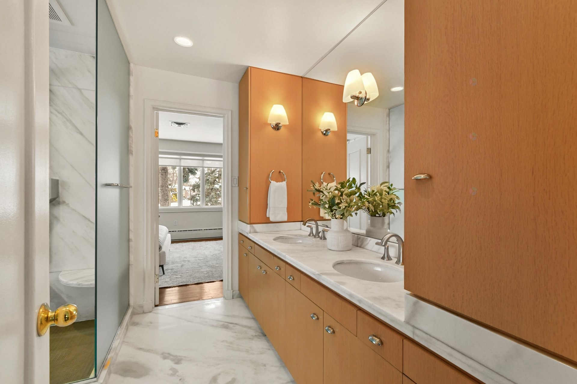 









1670


Ch. Markham

,
Mont-Royal,




QC
H3P3B2

