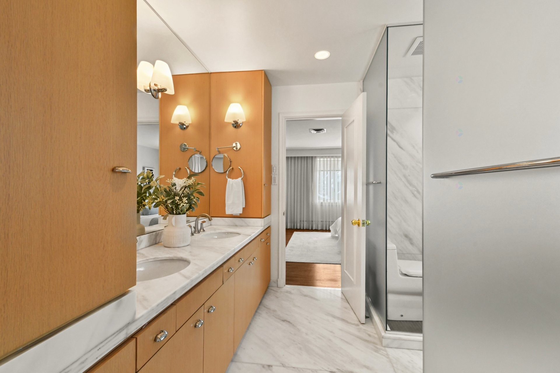 









1670


Ch. Markham

,
Mont-Royal,




QC
H3P3B2

