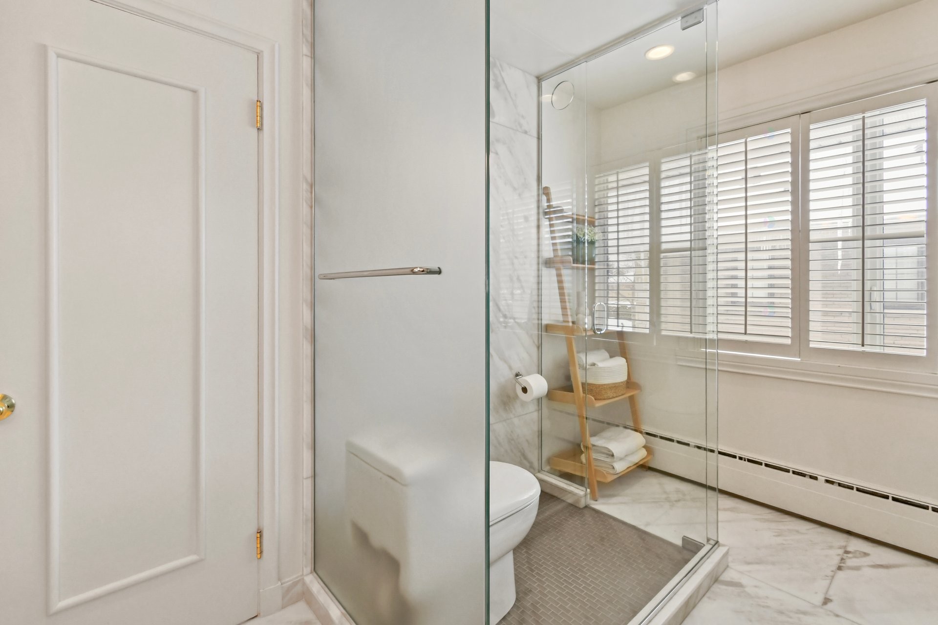 









1670


Ch. Markham

,
Mont-Royal,




QC
H3P3B2

