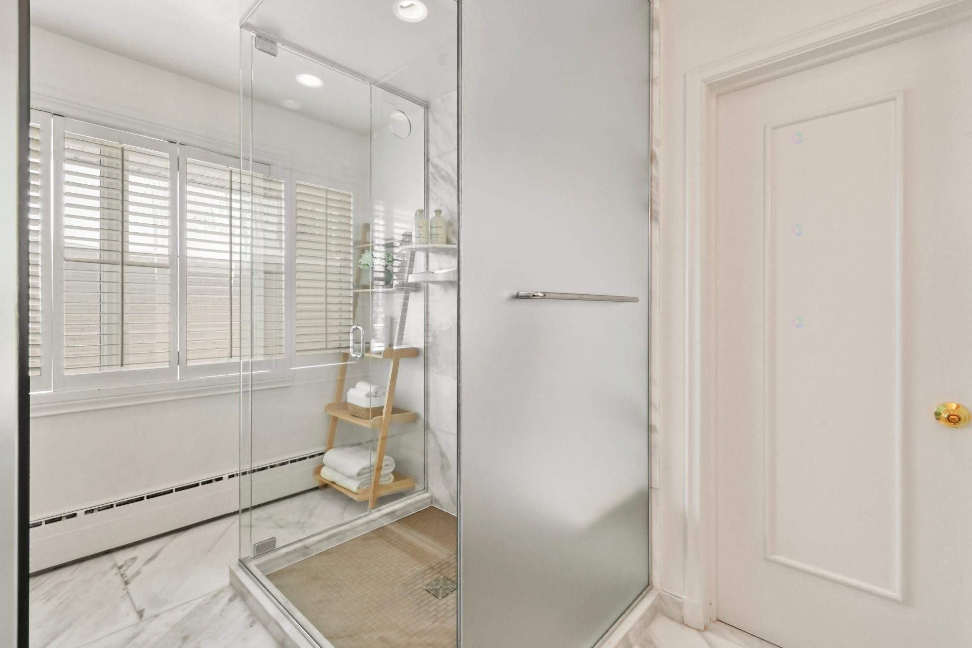 









1670


Ch. Markham

,
Mont-Royal,




QC
H3P3B2

