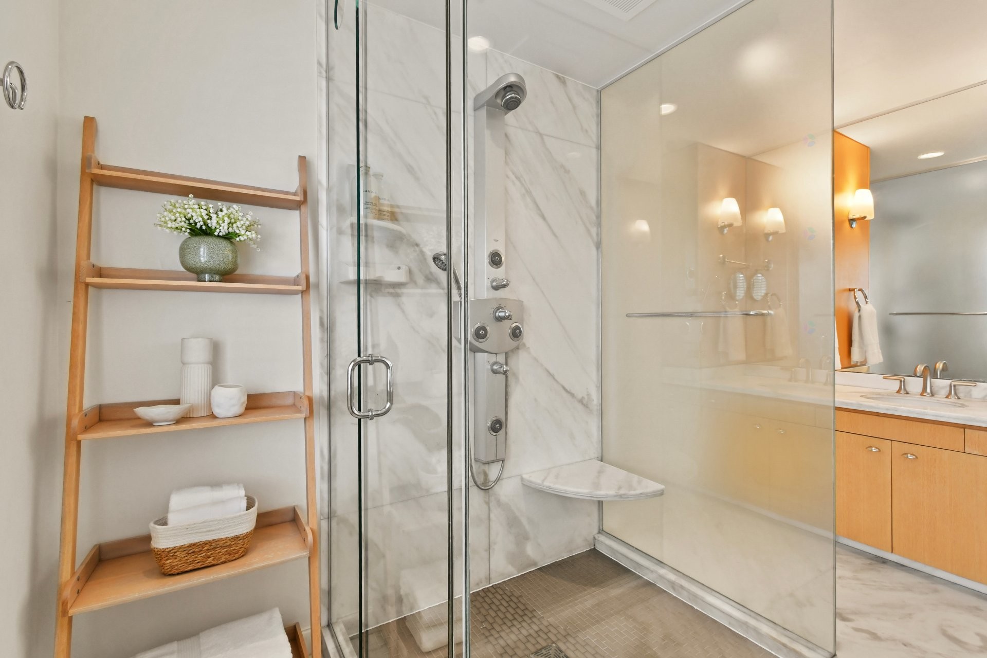 









1670


Ch. Markham

,
Mont-Royal,




QC
H3P3B2

