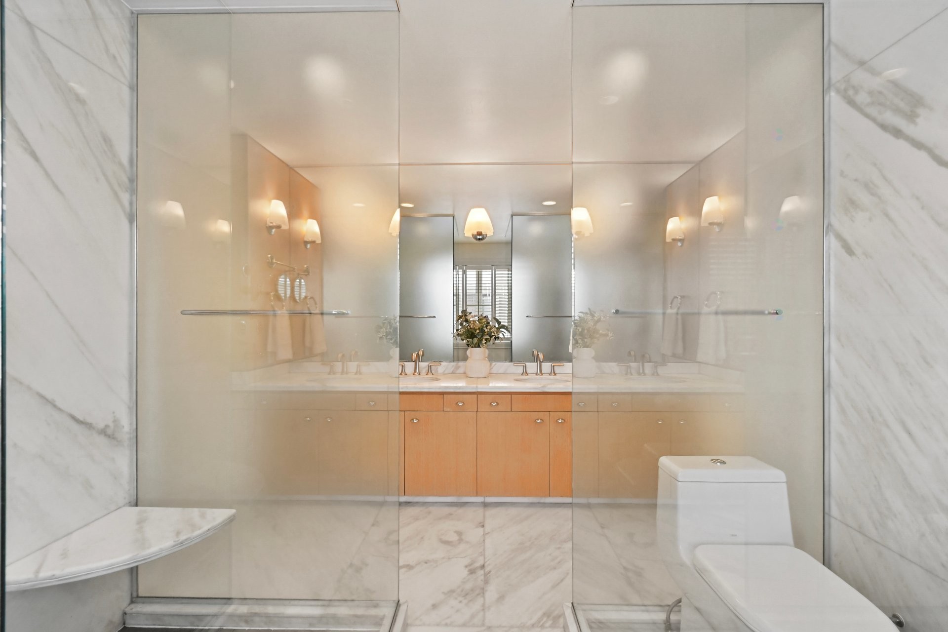 









1670


Ch. Markham

,
Mont-Royal,




QC
H3P3B2

