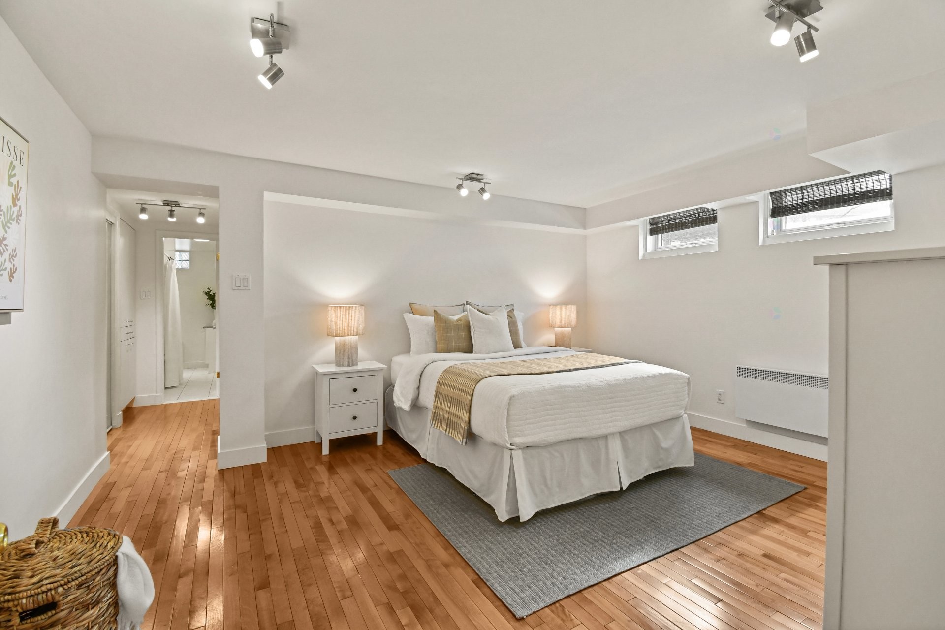 









1670


Ch. Markham

,
Mont-Royal,




QC
H3P3B2

