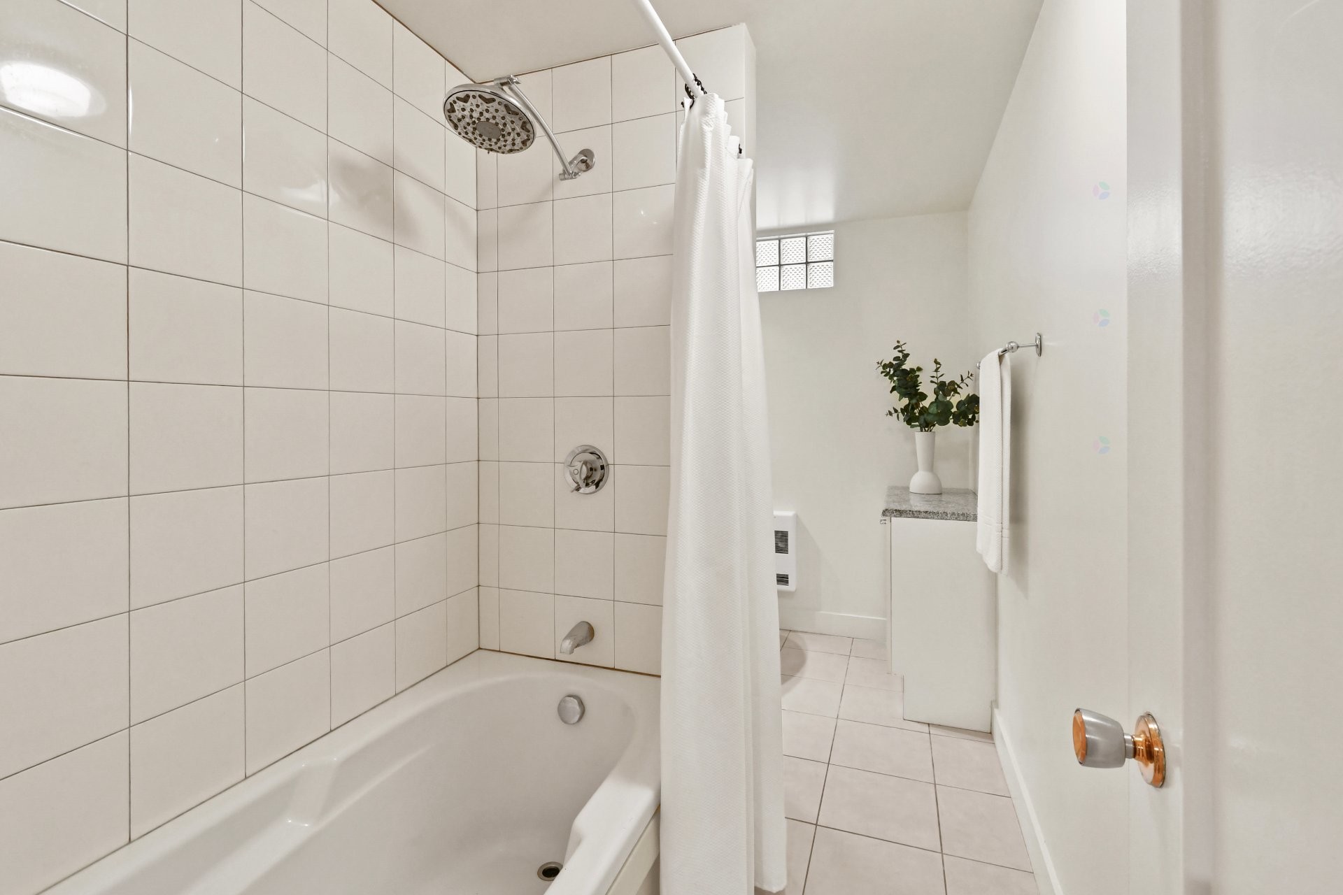 









1670


Ch. Markham

,
Mont-Royal,




QC
H3P3B2

