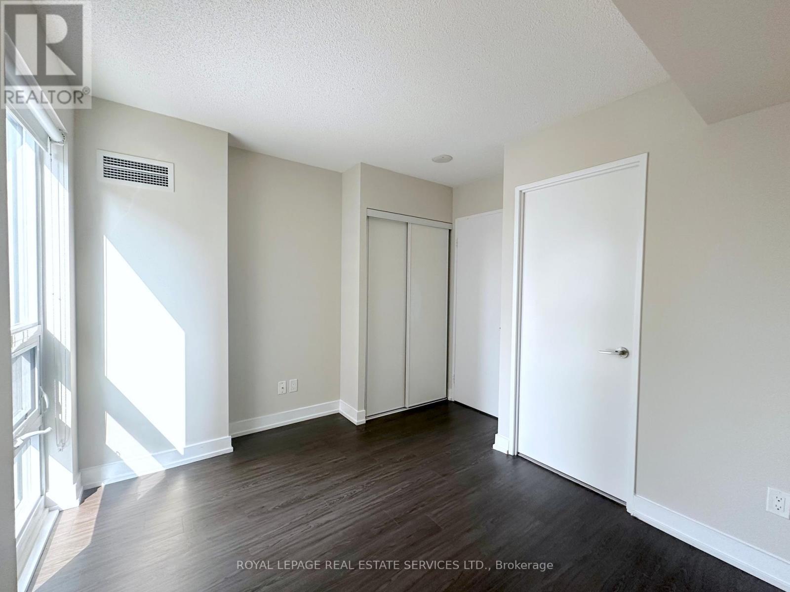 












702 - 561 SHERBOURNE STREET

,
Toronto,




Ontario
M4X0A1

