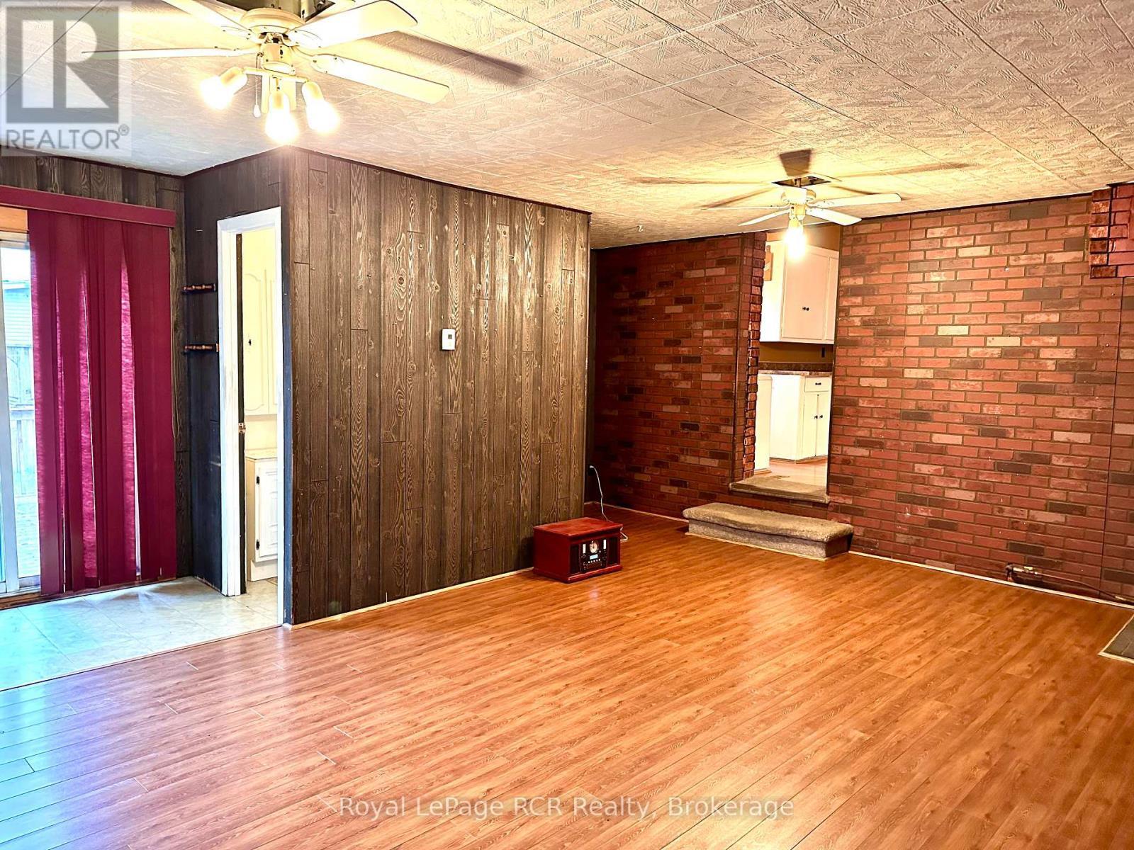 












462 12TH STREET

,
Hanover,




Ontario
N4N1V9

