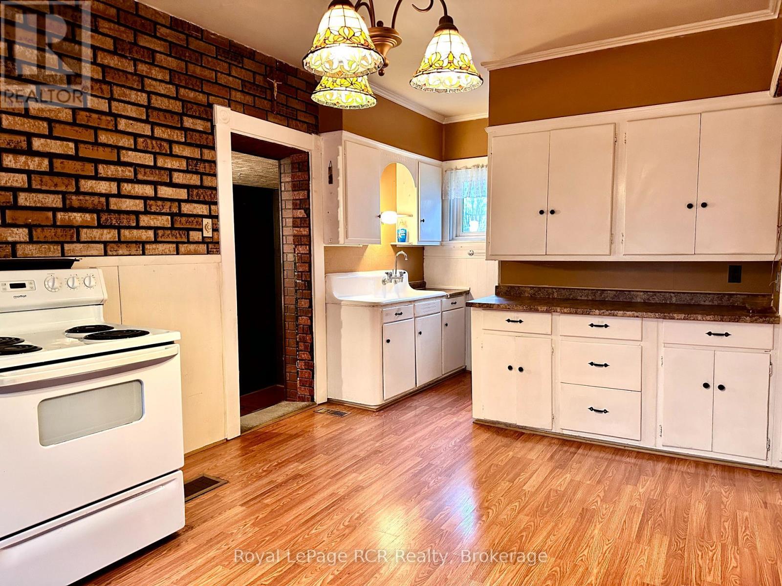 












462 12TH STREET

,
Hanover,




Ontario
N4N1V9

